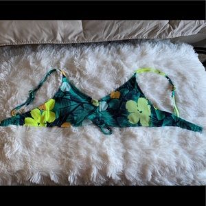 NWOT Aerie Bikini Top Size Large
